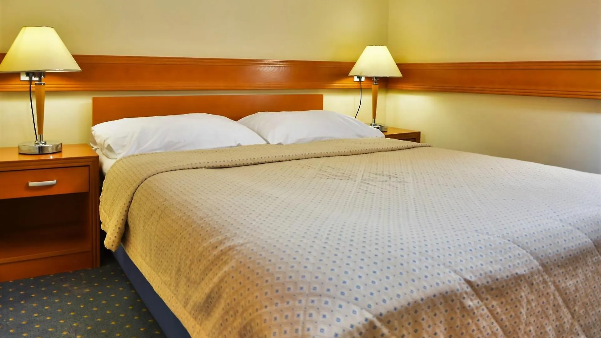 Hotel セルツェ
