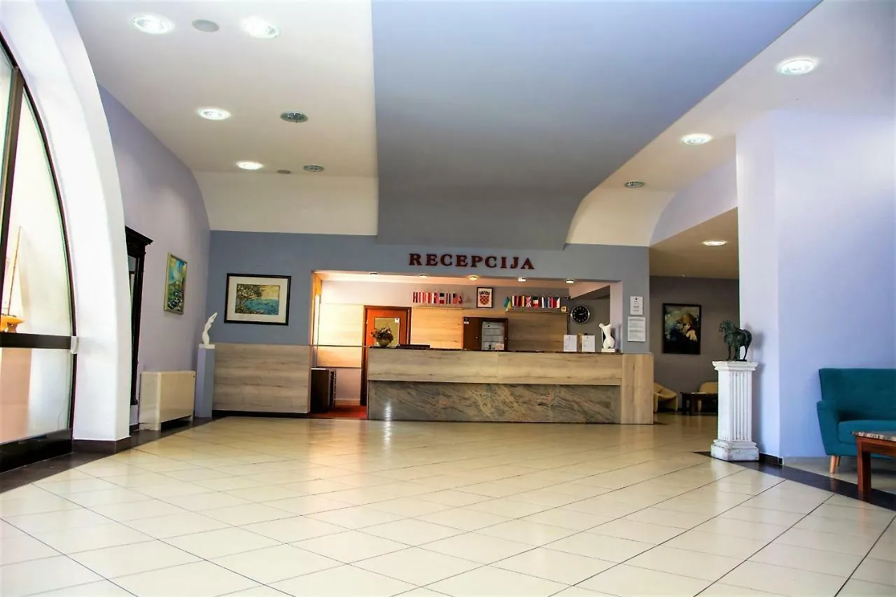 Hotel Selce 3*,
